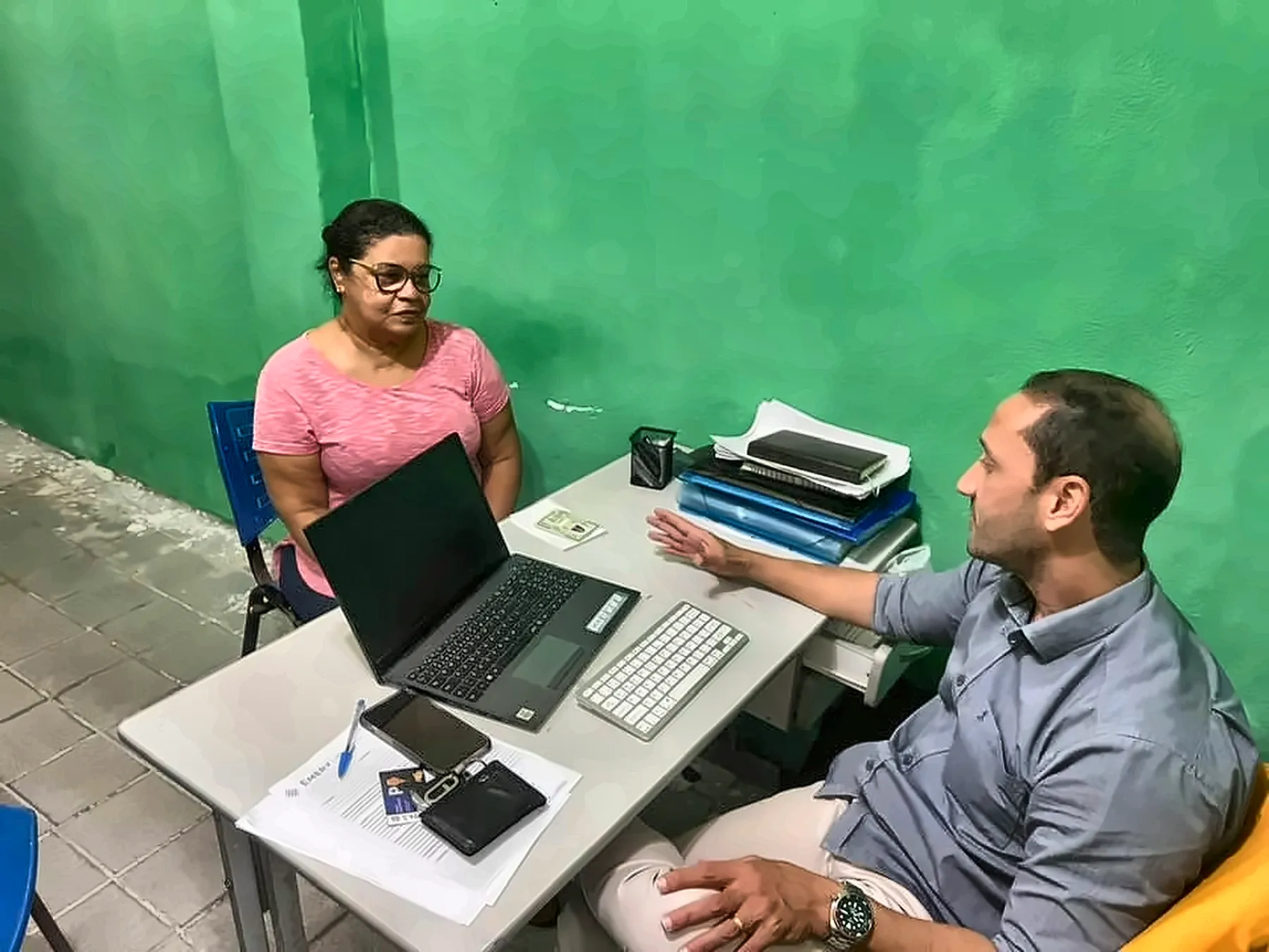Atendimento de benefício com computador